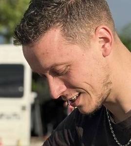 Tu veux prendre contact? célibataire 27 ans