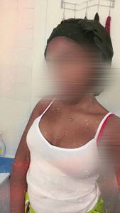 Petite coquine   à plan-cul-lass