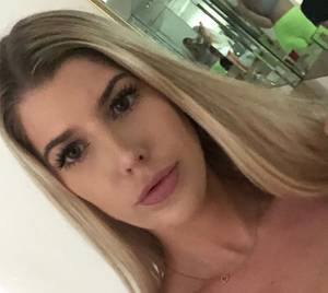 Femme célibataire 26 ans à Evry