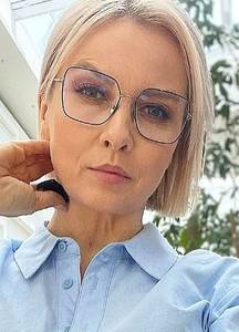 Petite coquine blonde  