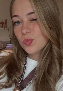 Femme célibataire 27 ans à Versailles