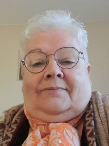 Femme célibataire 67 ans à Arras