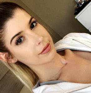 Femme célibataire 26 ans à Evry