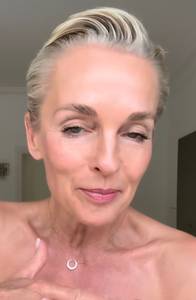 Femme célibataire 59 ans à Paris-8e