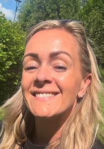 Petite coquine  super chaude de plan-cul-vouthon-haut