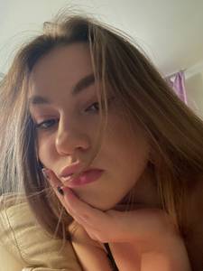 Petite coquine brune coquine de plan-cul-wavrille