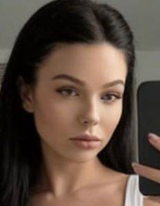 Secr�taire, j?aime quand c?est simple, doux, et qu?on se parle bien. Je suis plut�t r�serv�e au d�but? mais quand je me sens en confiance, je deviens vite tr�s proche, avec un petit c�t� coquin qui se r�veille ??