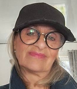 Femme célibataire 66 ans à Amiens