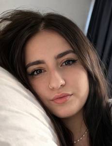 Krasniqiardita0, femme coquine de 21 ans - Canton de Fribourg