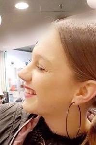 Petite coquine   à plan-cul-les-mollettes