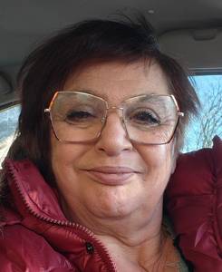 Femme célibataire 66 ans à Poitiers