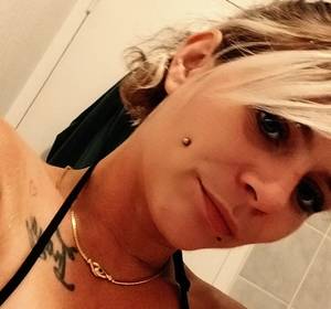 Laetistyle, femme coquine de 27 ans - Charente-Maritime